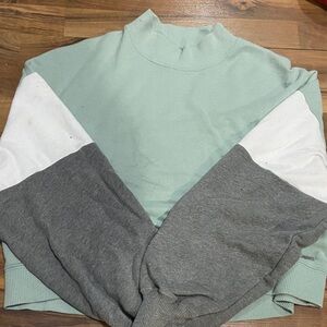 Hollister Women's Light Sage Green Sweater